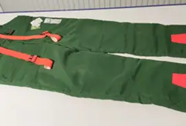 Schnittschutzhose für Holzfällarbeiten mit der Kettensäge, Nuevo, € 70.00